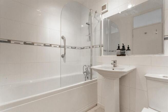 En-Suite Bathroom (Bedroom One)