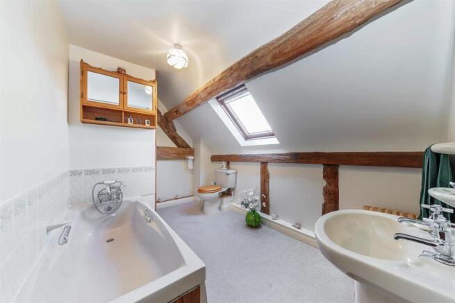 8329353-interior18.JPG