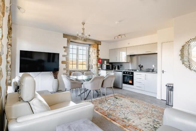 3 bed Apartment for sale Image 5