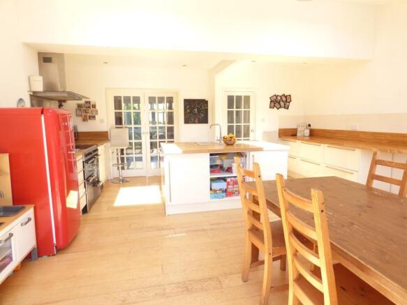 Kitchen diner (d)