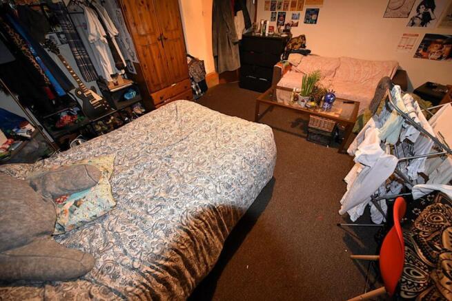 6 bed House to rent Image 9