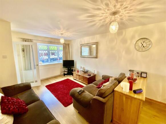 Lounge / Dining Area