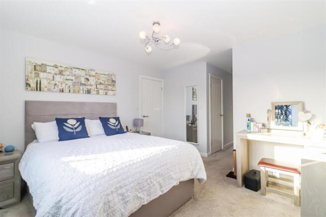 4 bed Semi-Detached for sale Image 12