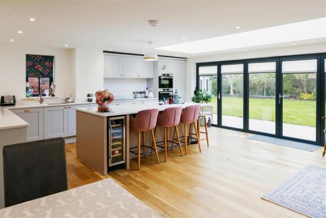 4 bed Detached for sale Image 5