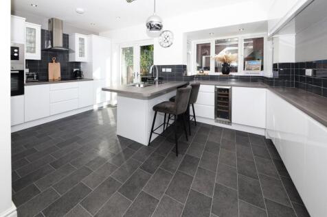 Glenthorne Drive, Ashton-Under-Lyne, OL7