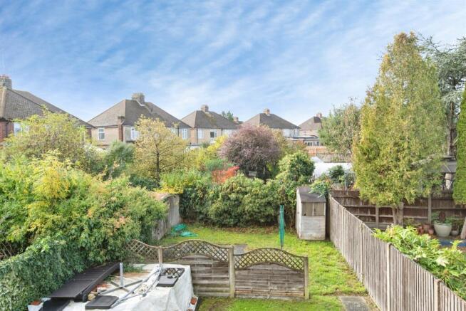 Birchen Grove, Luton photo 2