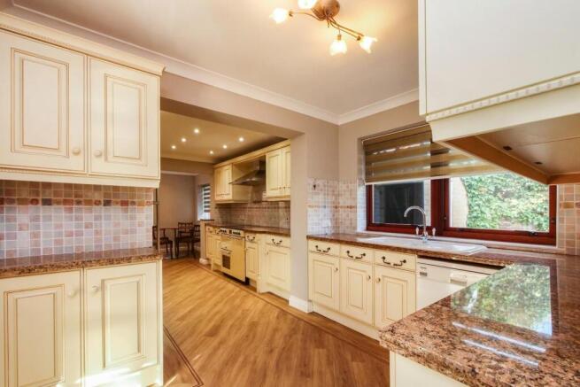 4 bed Detached for sale Image 10