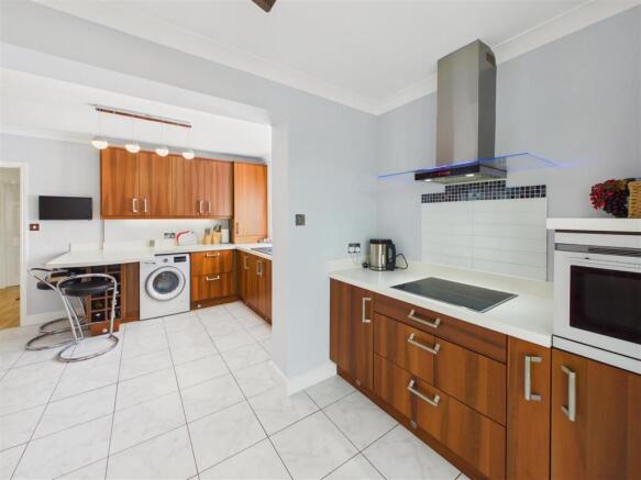 4 bed Detached for sale Image 5