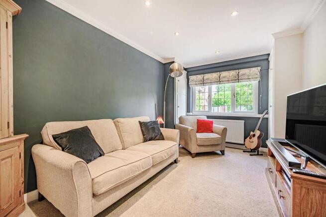 8516013-interior38.jpg