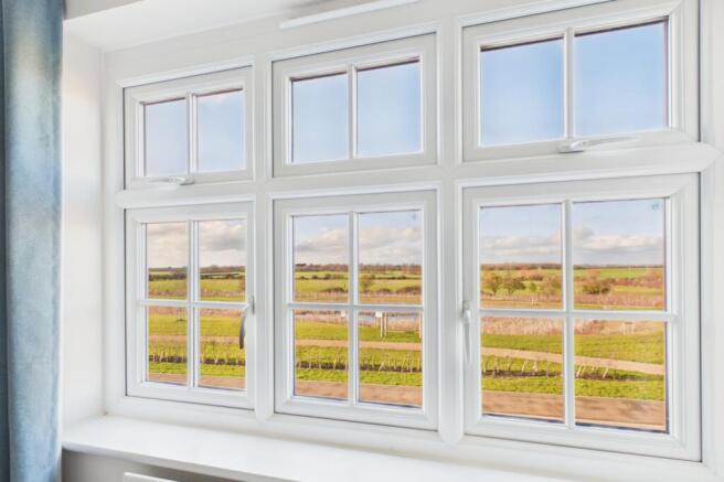 CAM02519G0-PR0381-STILL012