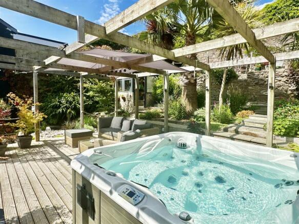 Hot Tub Towards Main Garden.jpg
