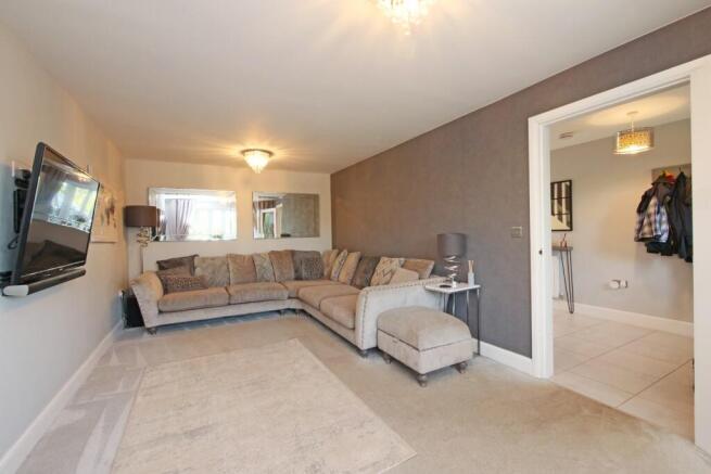 4 bed Detached for sale Image 9