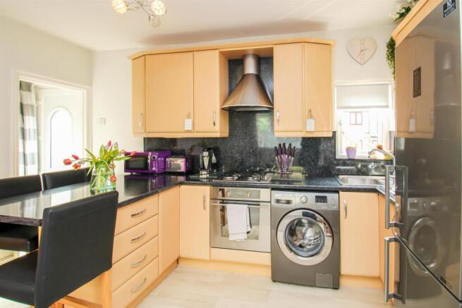 OPEN PLAN LOUNGE KITCHEN DINER