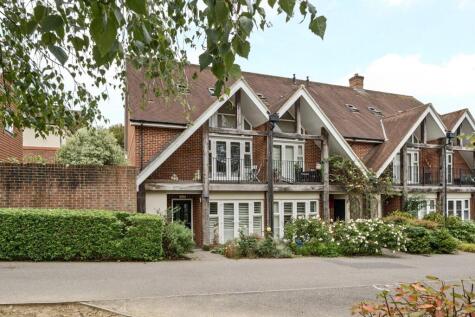 Pitt Rivers Close, Guildford, Surrey, GU1