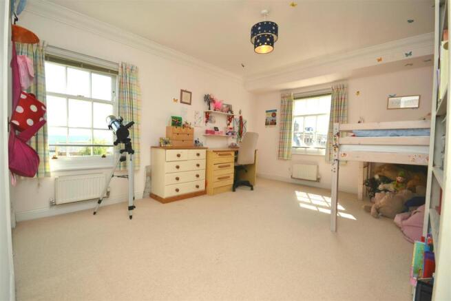 Bedroom 2ed1.jpg