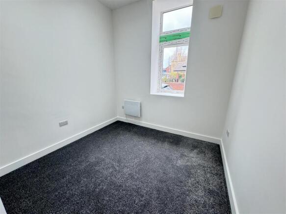 3 bed Apartment to rent Image 8