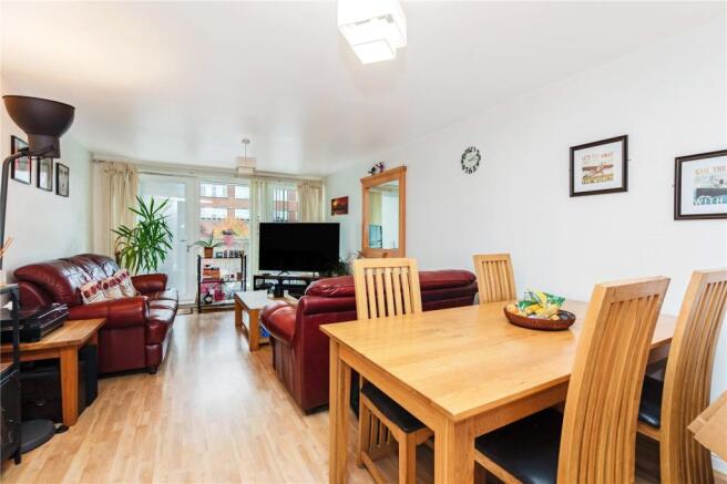 Lounge/Dining Area