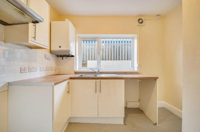 Kitchen (angle 2)