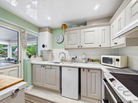 3 bed Semi-Detached for sale Image 10