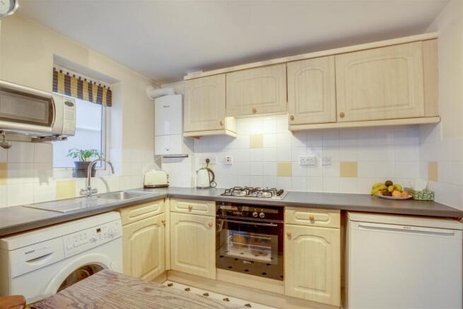 Flat 2, Baxter House, Kitchener Road, HP11 2SA-4.j