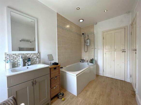Bathroom 116