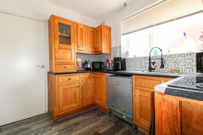 Bunters Avenue, Shoeburyness, Southend-On-Sea photo 4