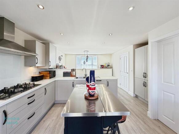 4 bed Detached for sale Image 5