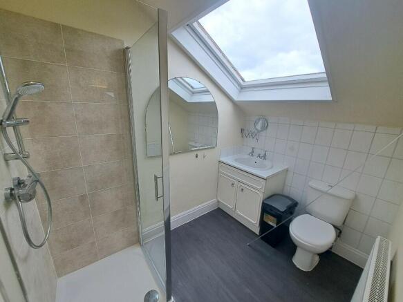 9 bed Detached to rent Image 9