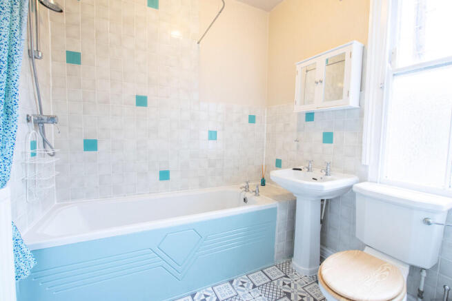 4 bed End of Terrace to rent Image 8