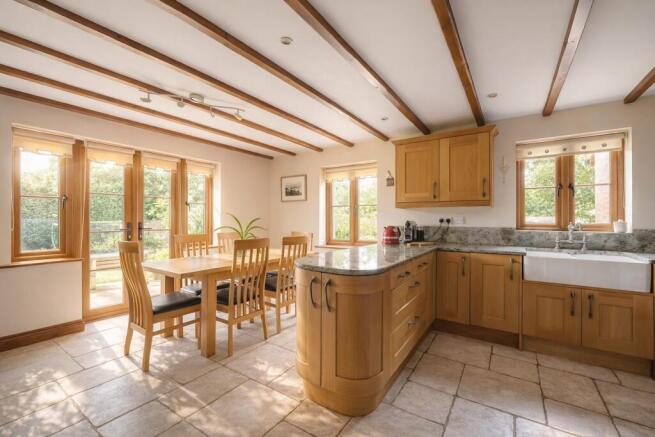 kitchen/breakfast area