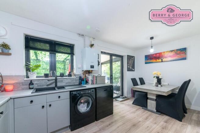 KITCHEN / DINER