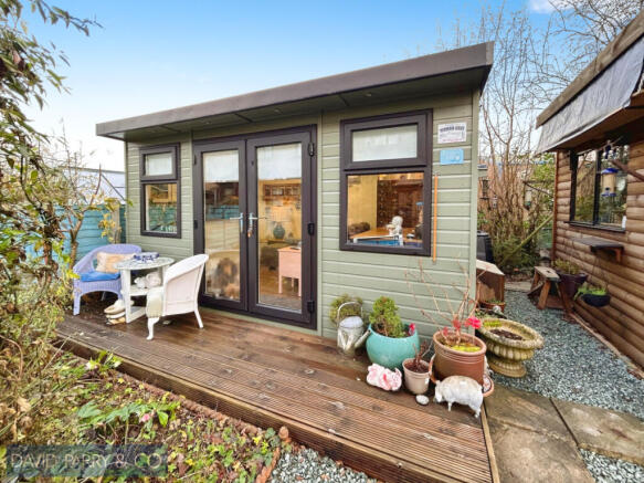 Modern 2 bedroom semi detached