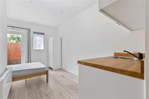 Flat B, 133, Tooting Bec Road, London SW17 8BW