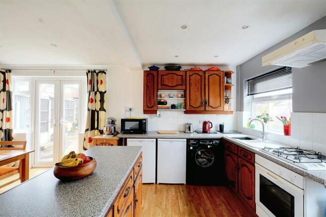 FULL WIDTH DINING KITCHEN