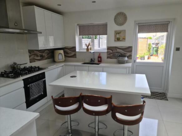 fb0743fc-0779-4f27-9dd2-3259122e8acf 1.jpg