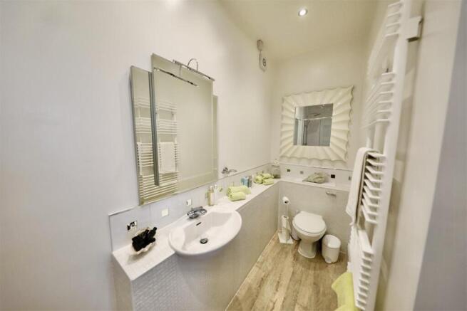 4 bed Terraced for sale Image 12