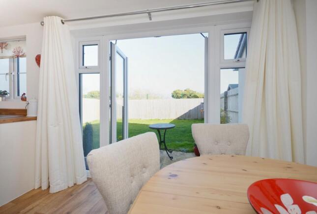 KITCHEN/BREAKFAST ROOM