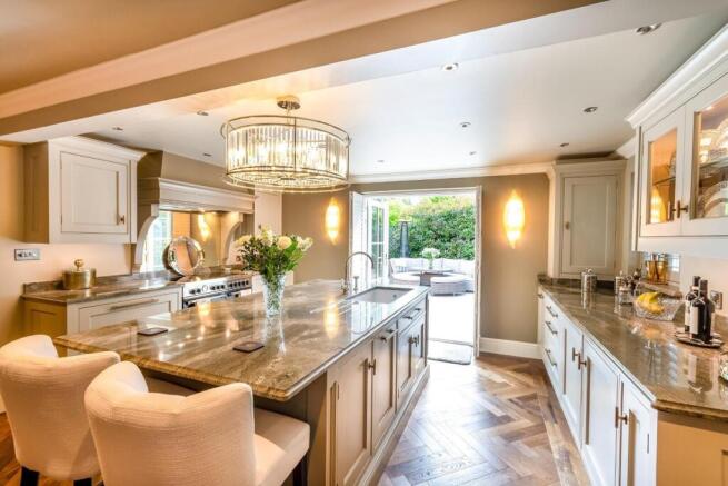 4 bed Detached for sale Image 5