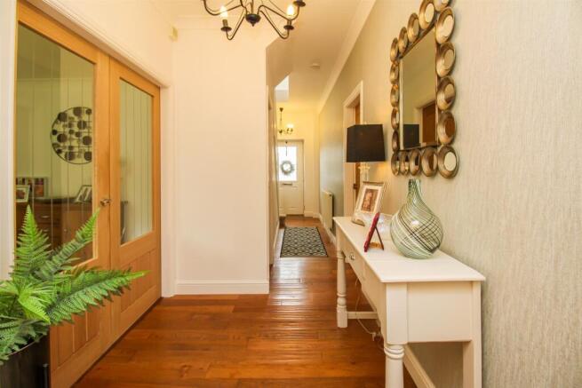 4 bed Detached for sale Image 5
