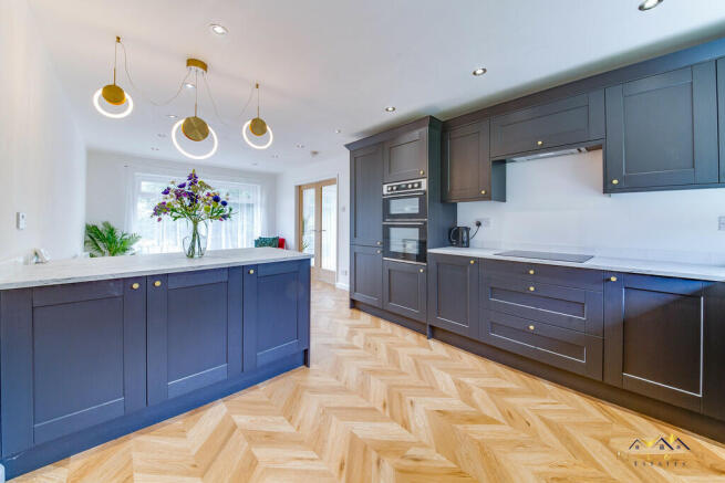 4 bed Detached Bungalow for sale Image 5