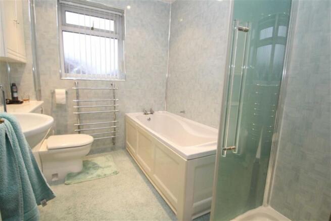 ENSUITE BATHROOM / W
