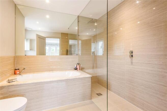 Main En Suite