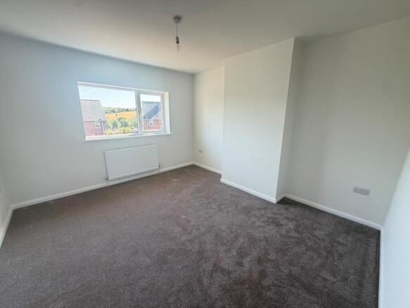 3 bed Semi-Detached to rent Image 9