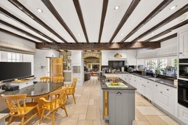 8 bed Detached for sale Image 10
