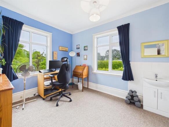 4 bed House for sale Image 8