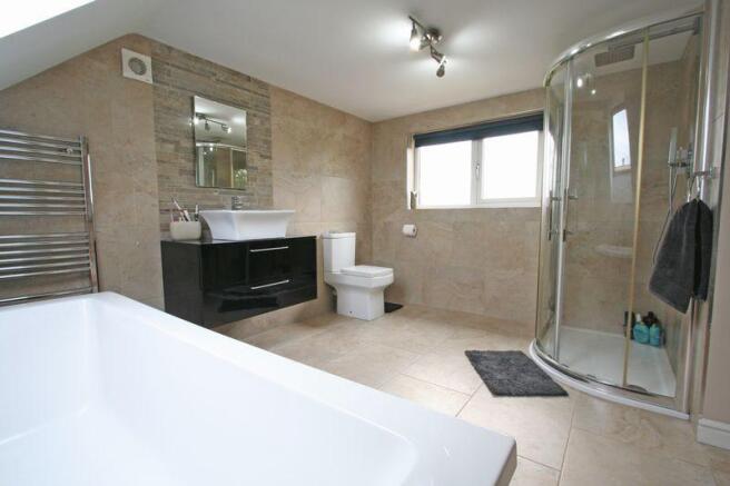 ENSUITE BATHROOM