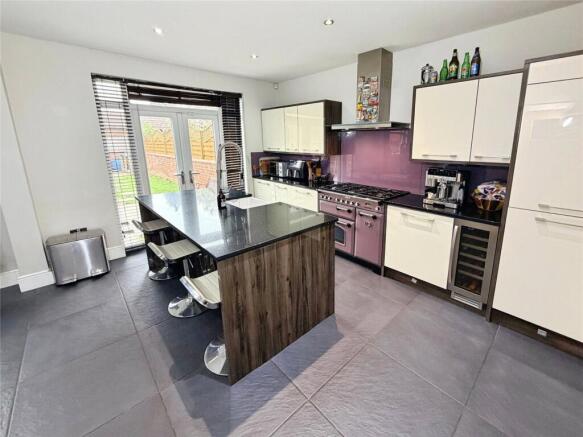 3 bed Semi-Detached for sale Image 6