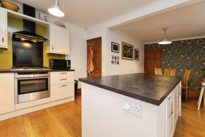 4 bed Semi-Detached for sale Image 8