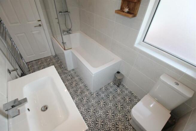 Kenilworth Road, 109, bathroom 2.JPG