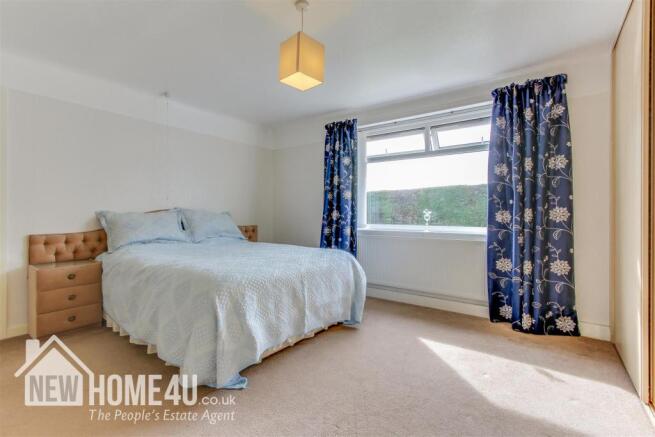 MASTER BEDROOM: